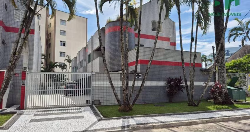 Apartamento triplex quadra mar para locação de temporada em Caiobá.
