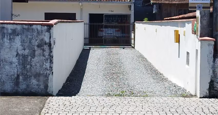 CASA DE LAJE 4 DORMITÓTIOS, 3 BANHEIROS B. JARDIM IRIRIÚ -