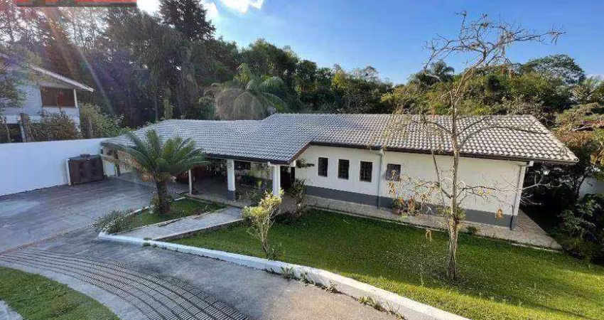 Casa Térrea Condomínio Granja Viana II, 227m², 3 quartos, 10 vagas
