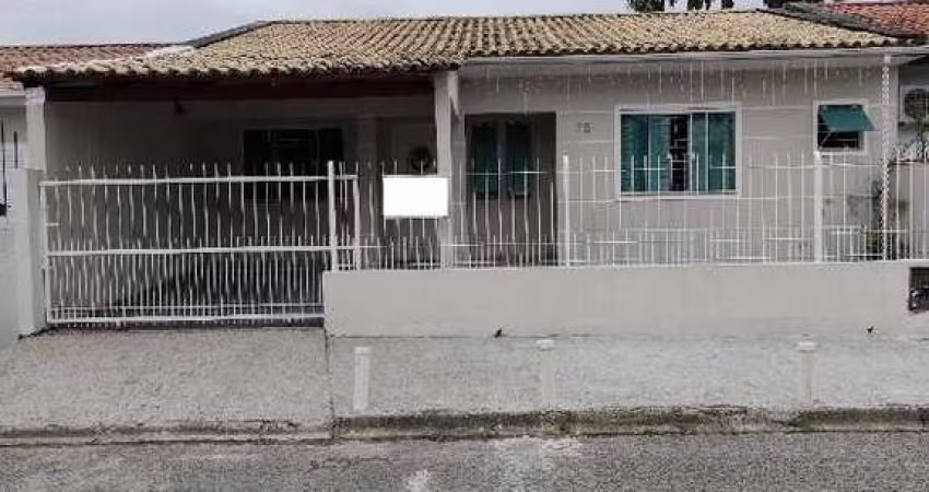 Casa 3 Dormitórios - Bairro Madri