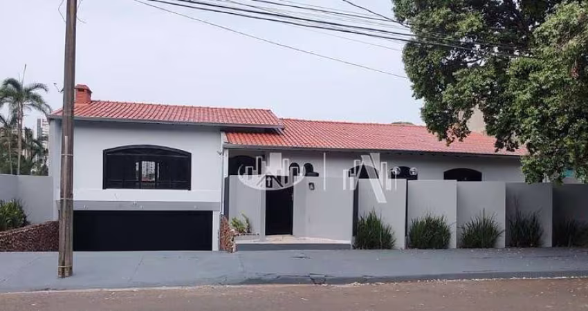 Casa com 3 quartos à venda, 447 m² por R$ 1.600.000 - Champagnat - Londrina/PR