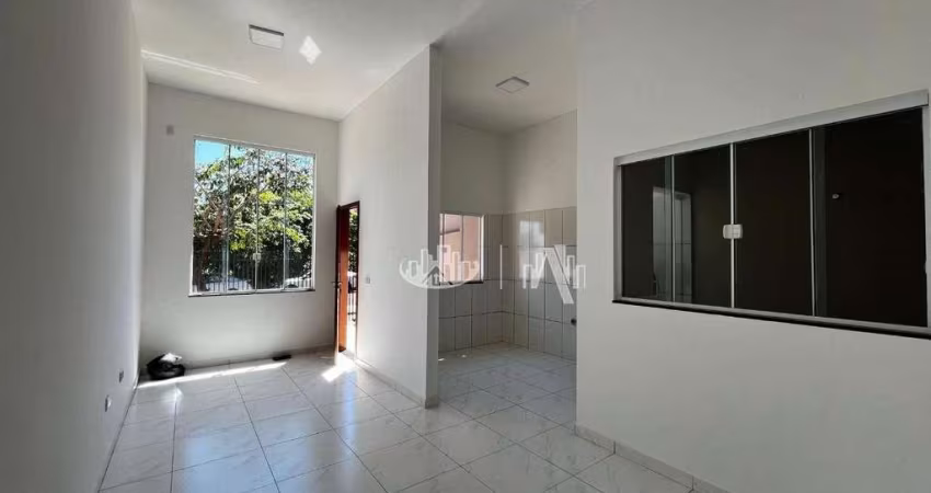 Casa com 3 quartos para alugar, 80 m² por R$ 1.550/ano - Jardim Pequena Londres - Londrina/PR