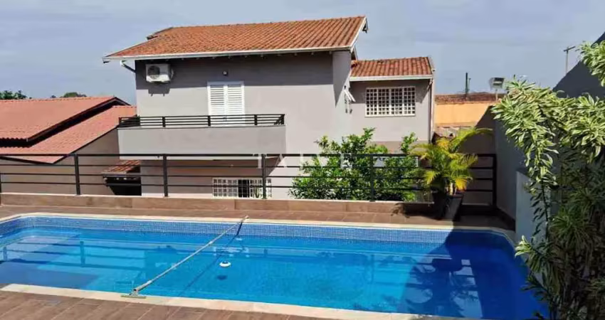 Casa à venda, jd kobayashi, 280m² privados, com piscina, 3 quartos sendo 1 suíte, 3 vagas - califór