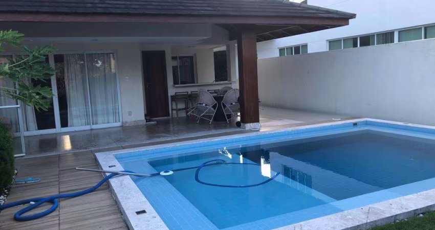 Residencial Itapuã, 806m², 4 Suítes, Armários, 5 Vagas