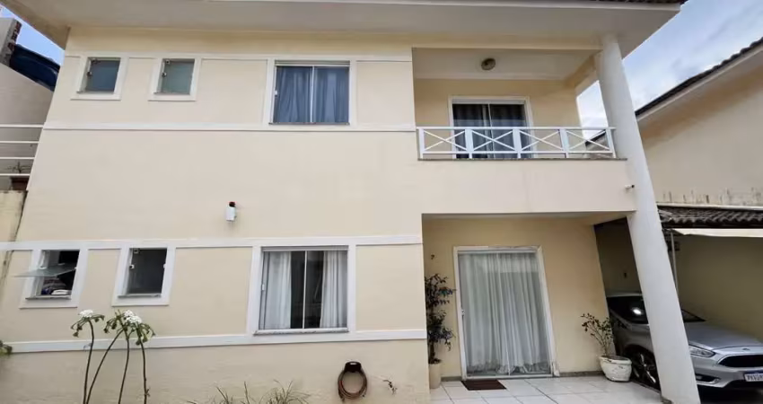 Casa em Stella Maris, 4 Suítes, Armários, 2 Vagas