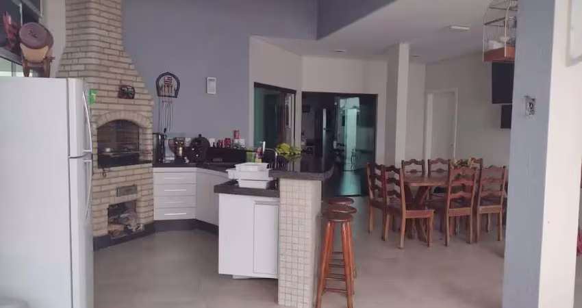 Casa com 5 quartos à venda no Umuarama, Uberlândia 