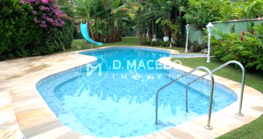 Casa de luxo à venda em condomínio na Praia Domingas Dias, Ubatuba-SP: 6 quartos, 2 suítes, 3 salas, 4 banheiros, 8 vagas, 381m².