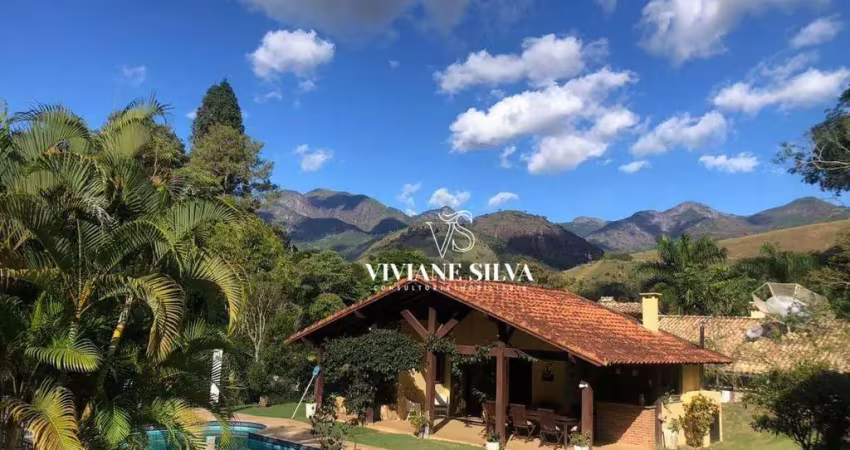 Casa com 6 dormitórios à venda, 400 m² por R$ 2.700.000,00 - Itaipava - Petrópolis/RJ
