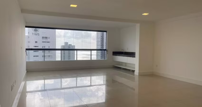 OPORTUNIDADE!!! Apartamento a venda com 4 quartos em Altiplano.
