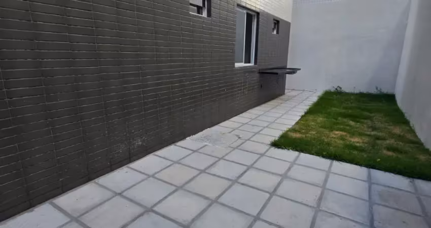 Apartamento terréo na praia do bessa! com 2 quartos, área privativa.
