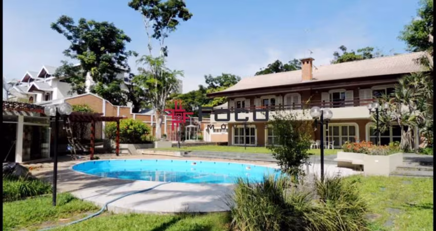 Casa com 4 Suítes á Venda no condomínio Quinta das Flores