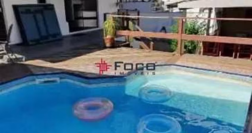 Casa à venda 3 quartos com piscina no Jardim Esplanada
