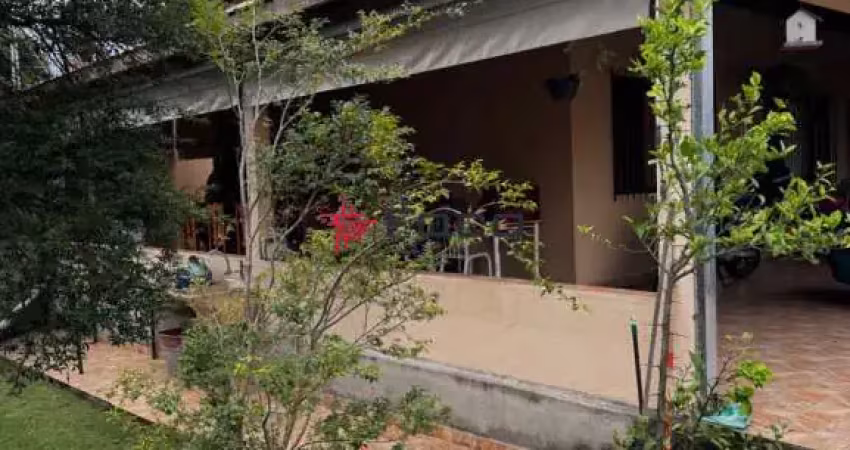Casa á Venda com 3 Dormitórios, 250m² - R$980.000 - Bosque dos Eucaliptos