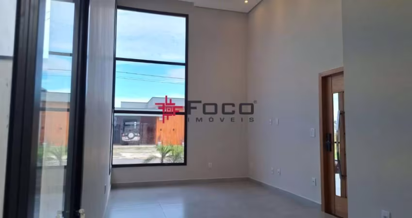 Casa / Condominio Malibu /  03 Dormitórios /  04 Vagas / 130m²AC / 250m²TE - Caçapava - SP