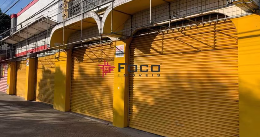Ponto Comercial, com 300 metros de salão plano, mezanino 80 metros,2 banheiros
