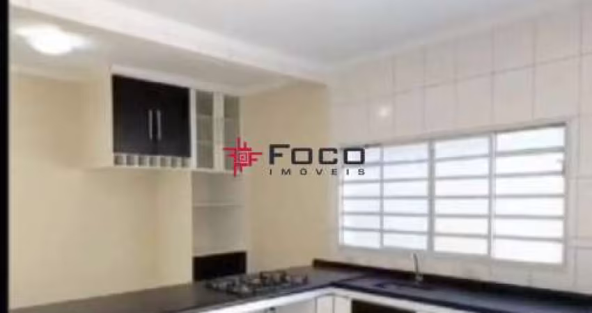 Casa sobrado/ Bosque dos Ipês/ 04 Dormitórios sendo 01 suíte/São José dos Campos