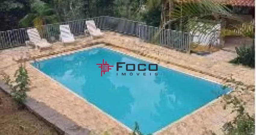 MP Chácara em Condomínio Fechado / Villagio Fazendão / 03 dormitórios / Vista Livre para a Serra / Piscina / Área Gourmet / Pomar / 200 m² de construção / 5.400 m² de terreno / São José dos Campos.