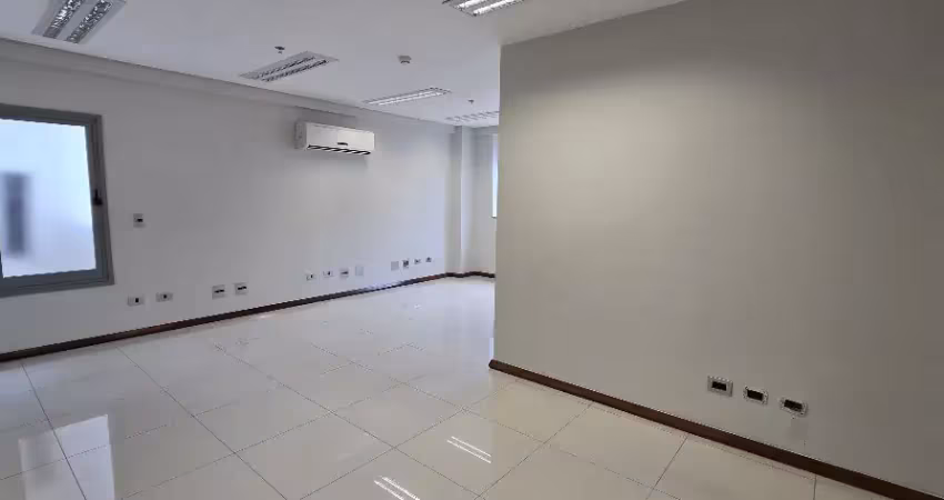 Sala comercial com 37m² de área útil para locação no jardim aquarius
