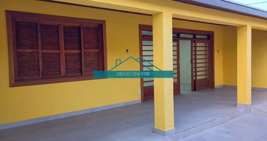 Casa térrea com edícula disponível para locação definitiva no Centro de Caraguatatuba