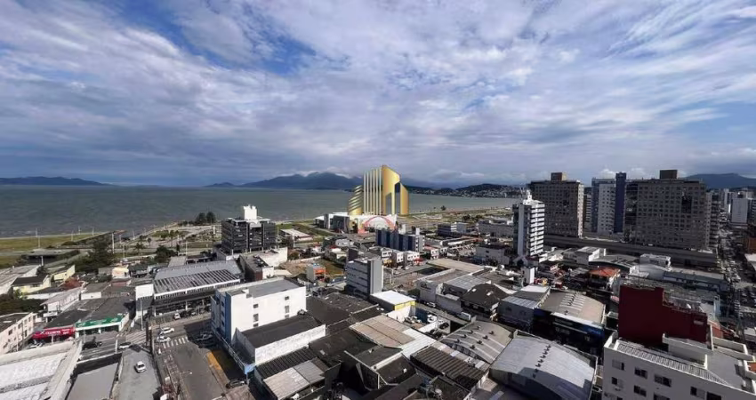 Apartamento à venda, no Bairro Campinas, São José-SC, com 3 quartos, sendo 1 suíte, com 2 vagas