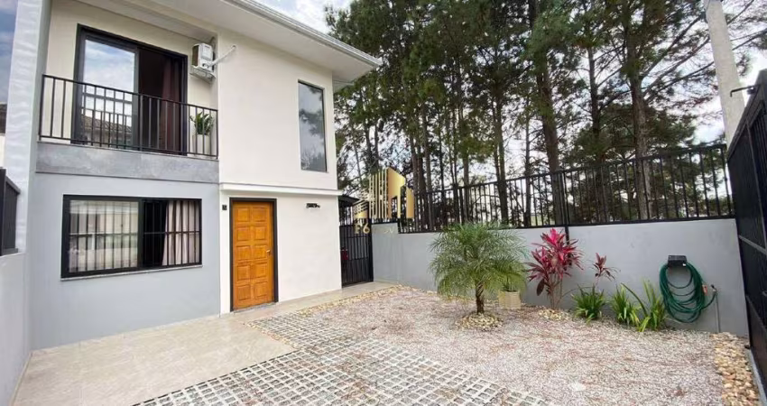 Sobrado à venda, no Bairro Areias, São José-SC, com 2 quartos, com 2 vagas