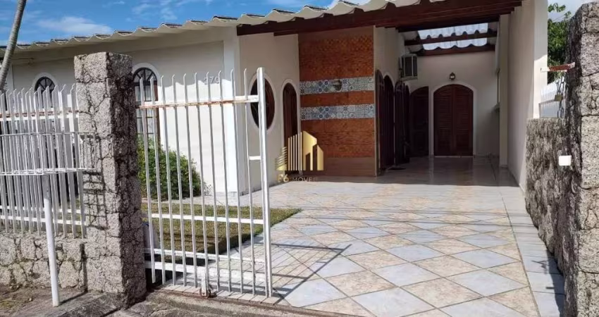 Casa &#224; venda, no Bairro Forquilhinha, São José-SC, com 3 quartos, sendo 1 suíte, com 2 vagas