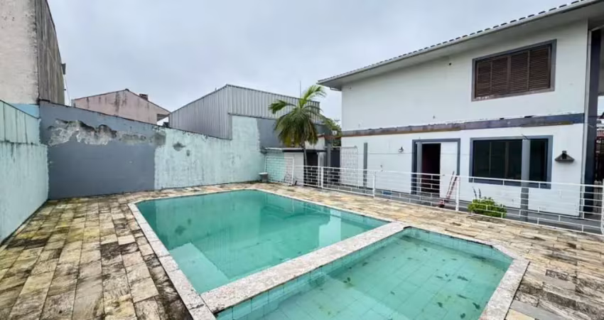 Casa com 4 quartos para alugar na Rua João Amaral Rios, Praia Comprida, São José
