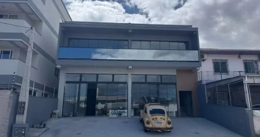 Loja comercial no térreo na fazenda santo antônio em são josé/sc