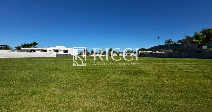 Terreno à venda no Condomínio Jardim Acapulco, Guarujá-SP, com 2.500m² de área!