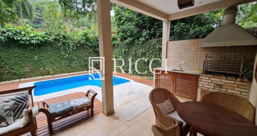 Casa com piscina em Camburi