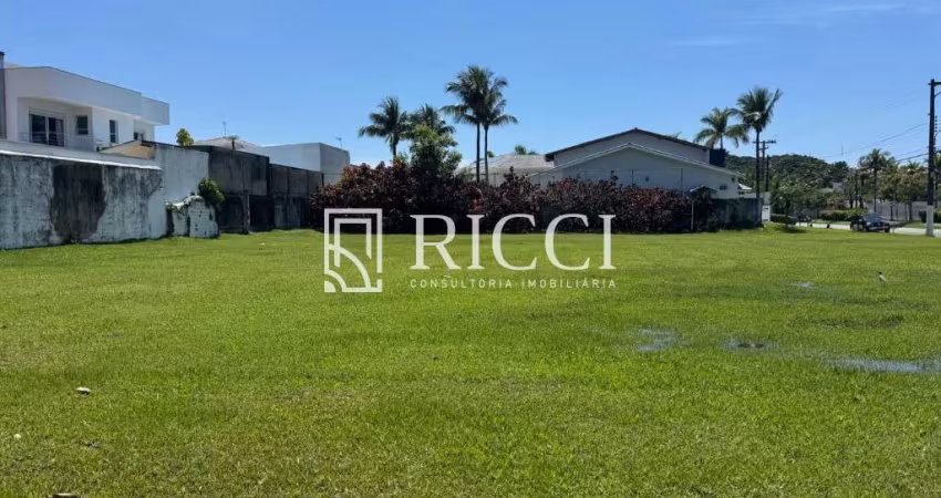 Terreno de 1.540,12 m² em condomínio exclusivo no Jardim Acapulco, Guarujá-SP: sua oportunidade de investimento!