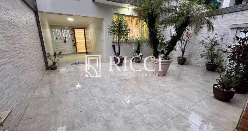 Casa com 3 Quartos à Venda no Campo Grande, Santos