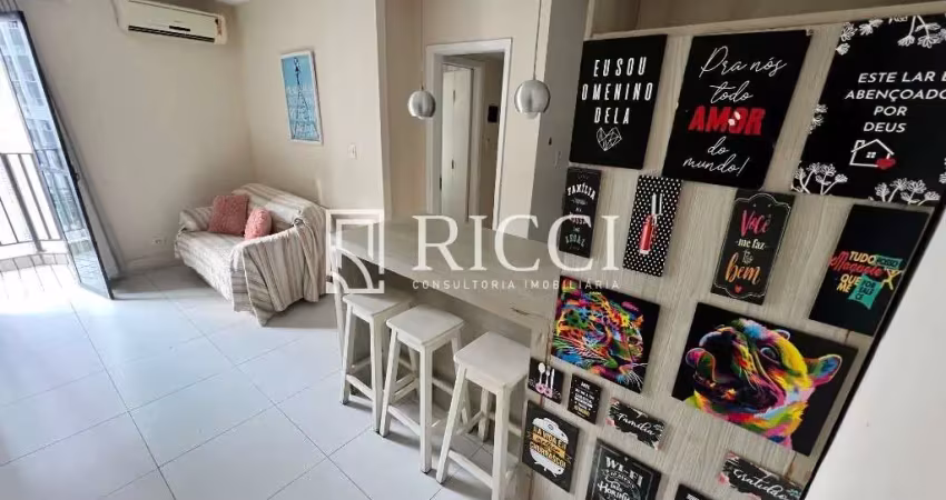 Flat com 1 Quarto à Venda no Gonzaga em Santos - SP
