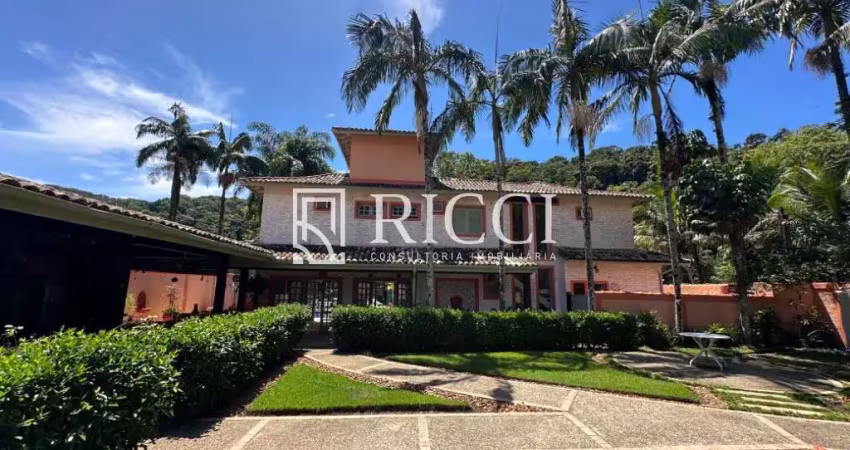 Casa resort com 4 suítes, piscina e área gourmet incrível em condominio fechado