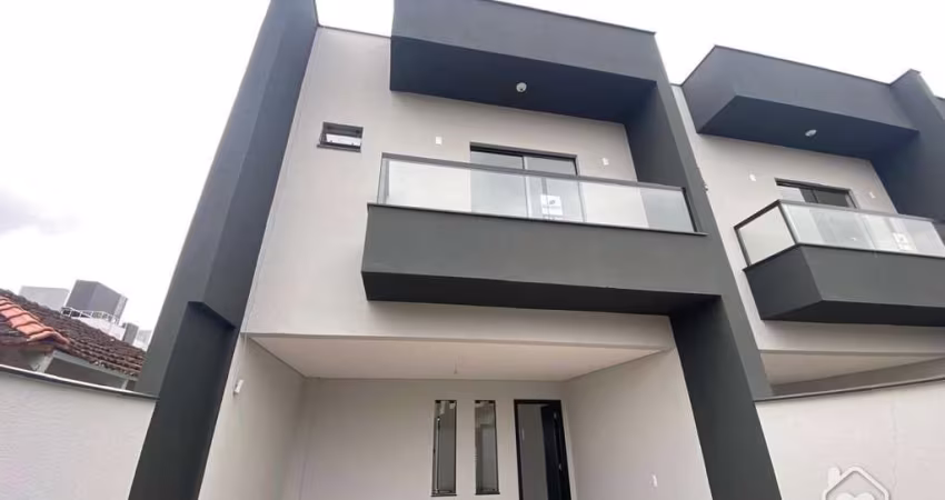 Sobrado Geminado à venda no Vila Nova