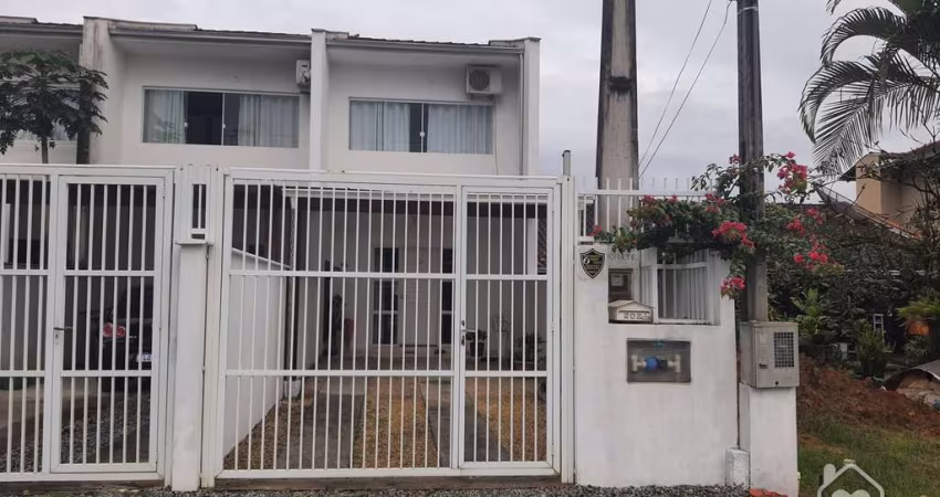 Sobrado Geminado à venda no Vila Nova