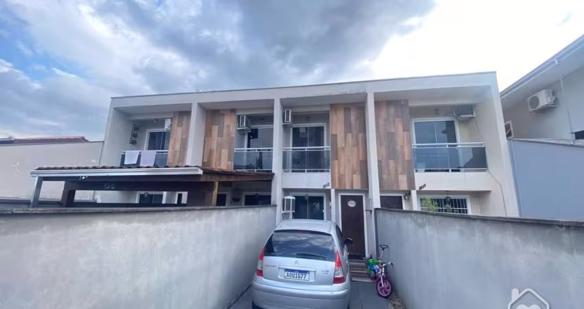 Sobrado Geminado à venda no Vila Nova