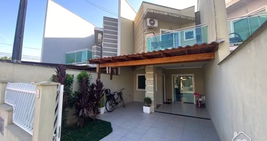 Sobrado Geminado à venda no Vila Nova