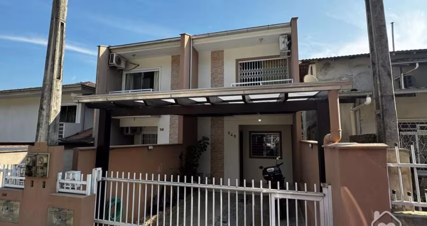 Sobrado Geminado à venda no Vila Nova