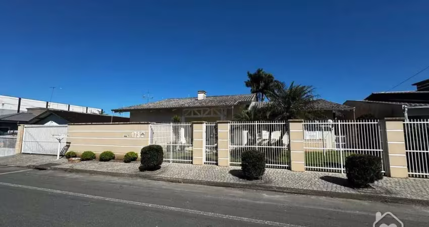 Casa com 4 quartos à venda na Rua Quinze de Novembro, 23562, Vila Nova, Joinville