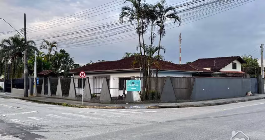 Casa com 3 quartos à venda na Rua São Firmino, 85234, Vila Nova, Joinville