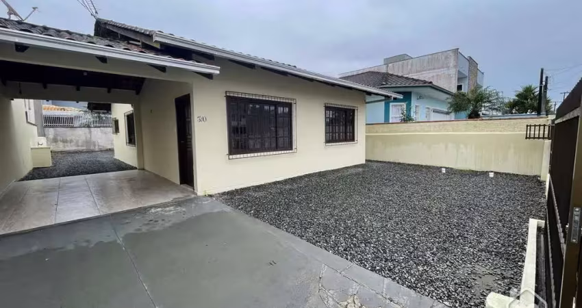 Casa com 3 quartos para alugar na Rua Hermínia Pensk, 310, Vila Nova, Joinville