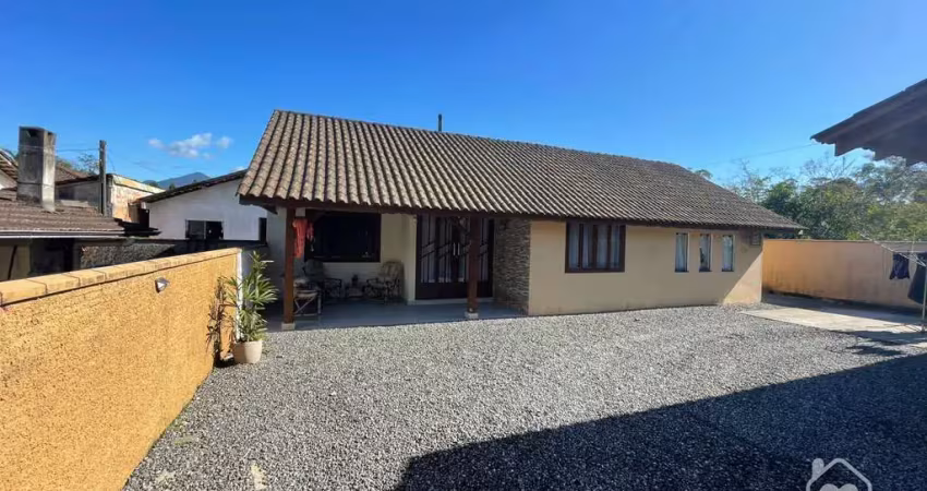 Casa com 3 quartos para alugar na Estrada Blumenau, 1334, Vila Nova, Joinville