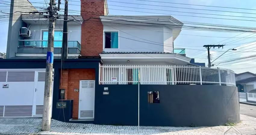 Casa com 3 quartos à venda na Rua Benjamin Constant, 75673, Glória, Joinville