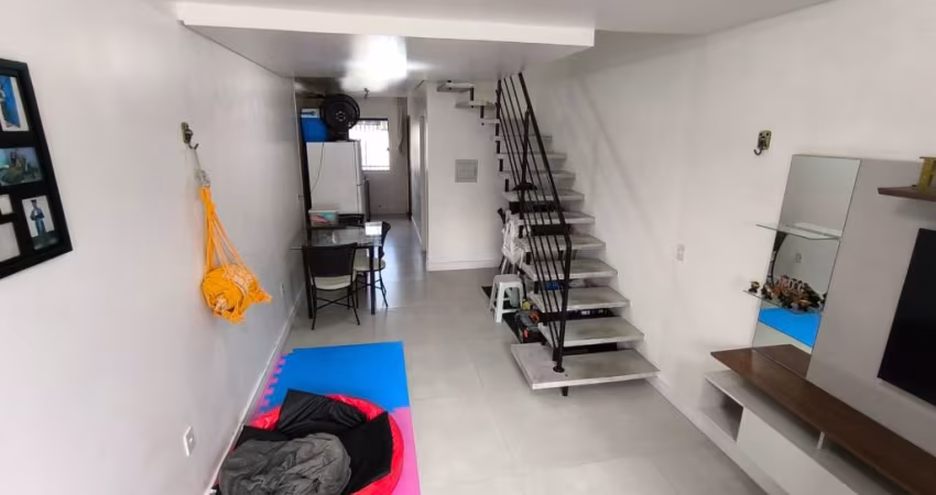 casa geminada com 2 Suites