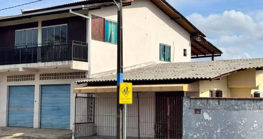 Casa averbada com ponto comercial