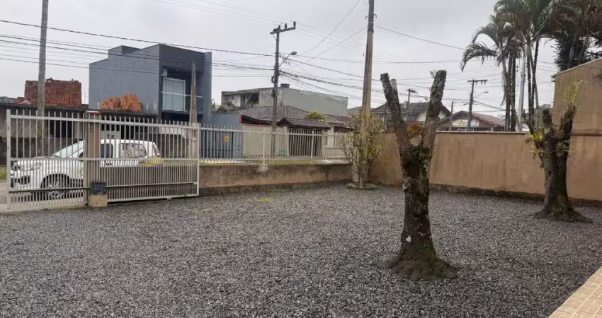 Casa com 3 quartos para alugar na Rua dos Engenheiros, 239, Boehmerwald, Joinville