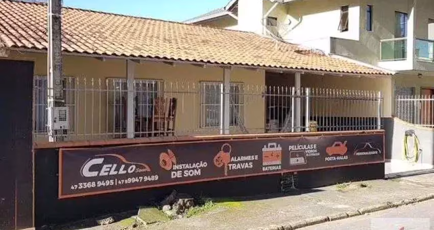 Casa a venda otima localizacao, execelente para investidores...