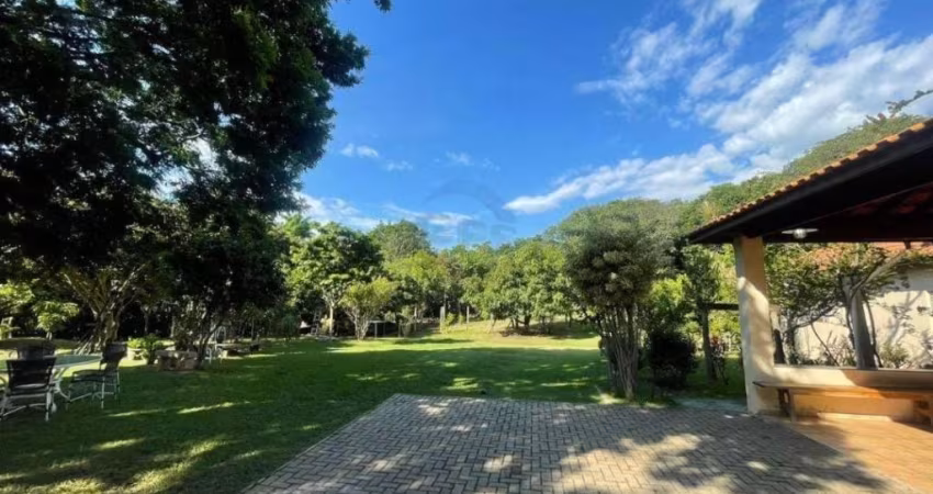 Sitio com Lago