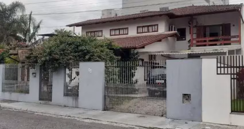 Casa com 4 quartos à venda na Rua Erich Mielke, Centro, Jaraguá do Sul